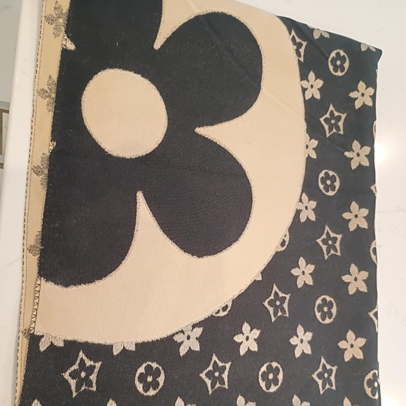 💋Fashion Scarf *New - Picture 1 of 3